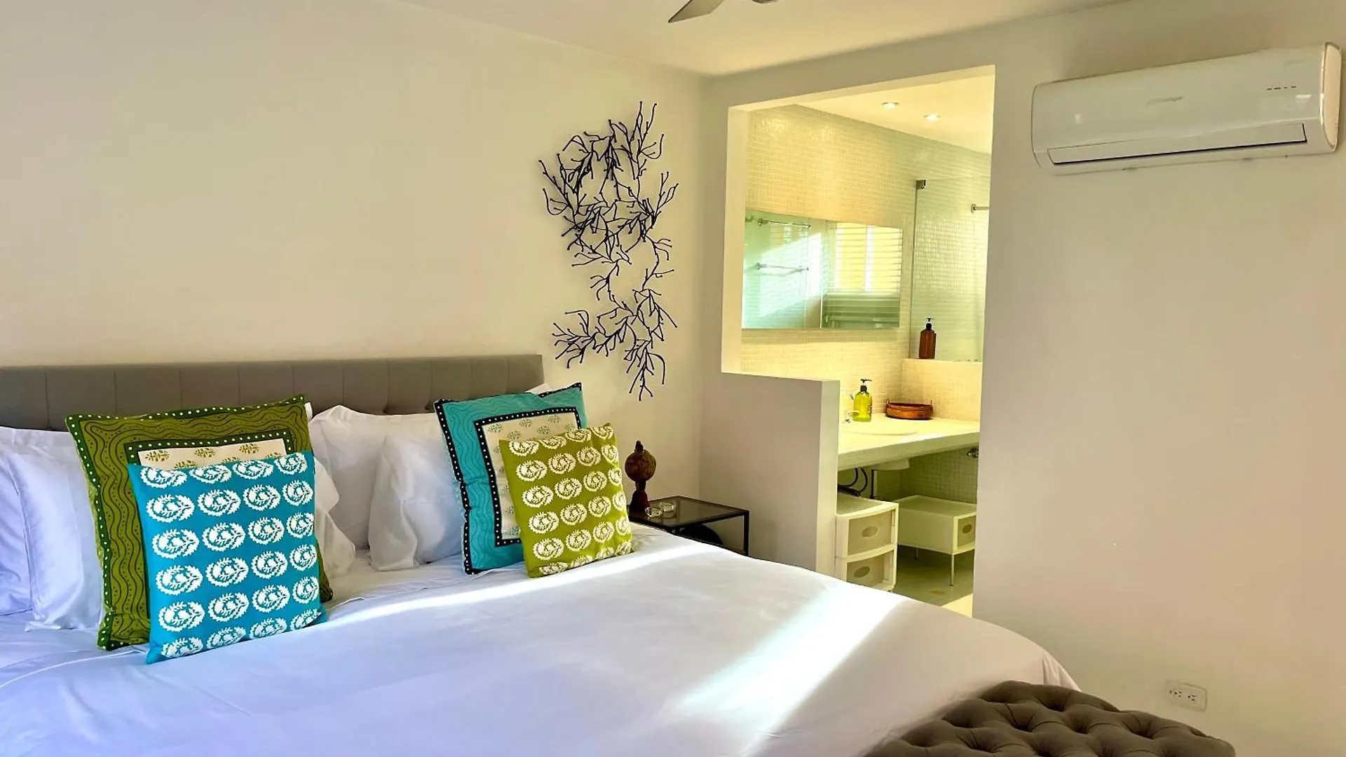 By Calamari Homes - Parque Centenario Casa 206 Walled City Картахена 0*,  Колумбия